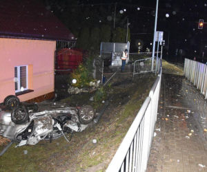 Samochód rozbity w drobny mak