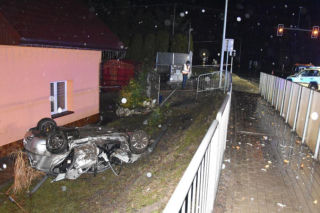 Samochód rozbity w drobny mak