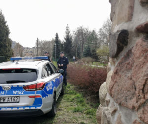 Szczecińscy policjanci kontrolują przestrzeganie kwarantanny