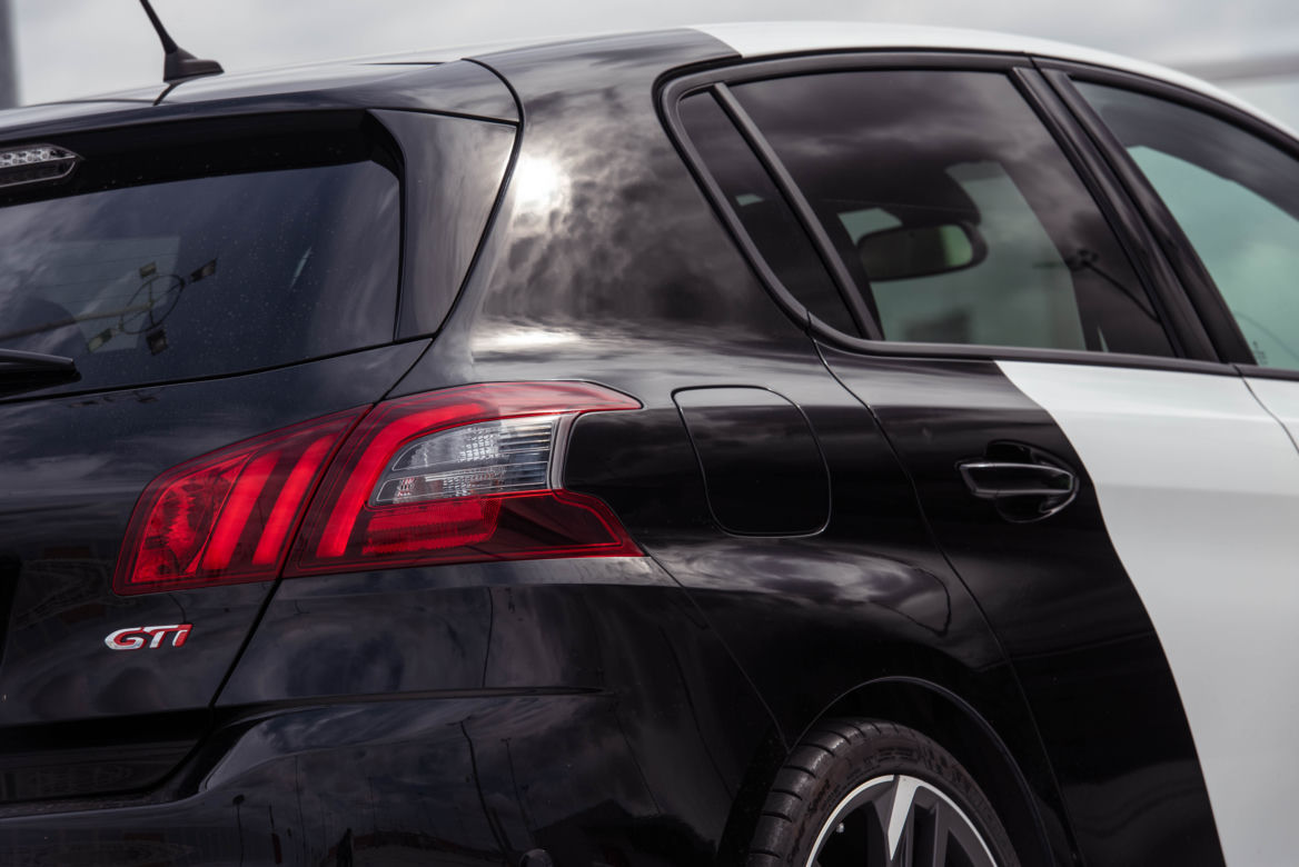 Skoda Octavia RS Challenge vs Peugeot 308 GTi