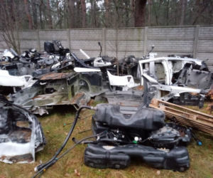 Policjanci rozbili dziuplę samochodową