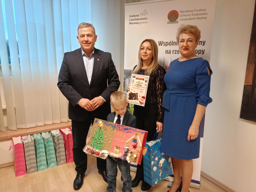 Podsumowanie konkursu na bożonarodzeniową kartkę świąteczną z recyklingu odbyło się w siedzibie Przedsiębiorstwa Energetycznego w Siedlcach