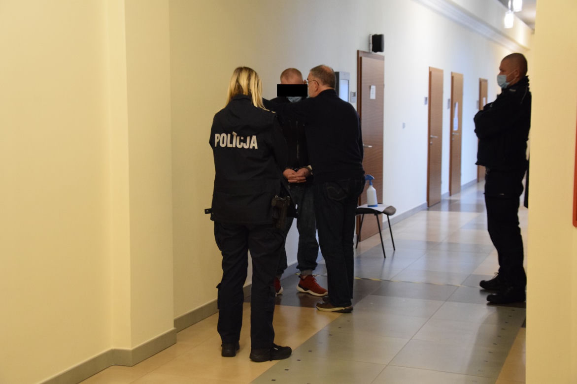 16-latek zgwałcony w opuszczonym internacie w Pustkowie-Osiedlu. Ruszył proces [ZDJĘCIA]
