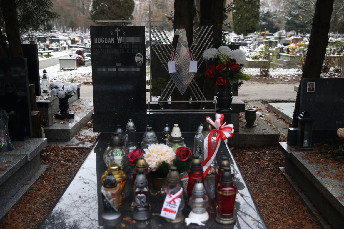 Groby zamordowanych górników z kopalni Wujek