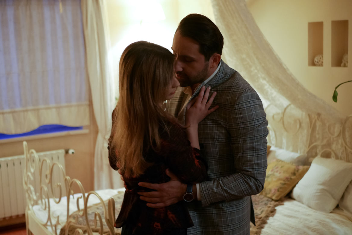 Pierwsza miłość. Kalina (Magdalena Wieczorek), Alejandro Maria de Valdez (Maciej Maciejewski) 