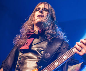 Skrupulatnie wyreżyserowany groteskowy spektakl okraszony nutą surrealizmu – Avatar zawładną Warszawą [RELACJA]