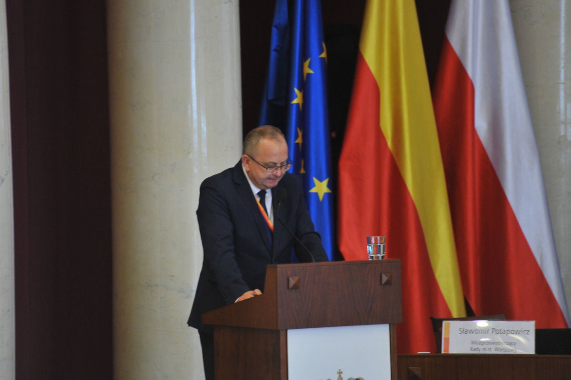 Rada Warszawy rozlicza Trzaskowskiego