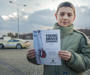 Dzieci za kierownicą Porsche podczas 24. Finału WOŚP