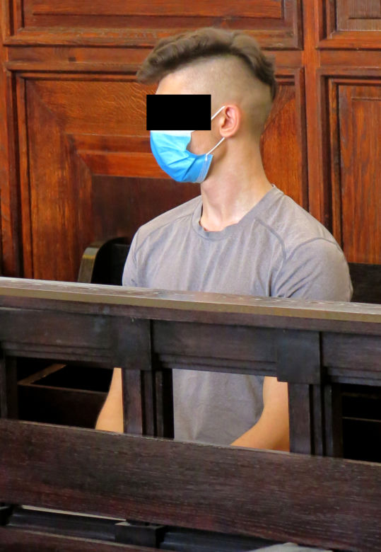 Sąd Apelacyjny w Białymstoku. Adrian R. (19 l.) dźgał taksówkarza śrubokrętem. Grozi mu 25 lat więzienia
