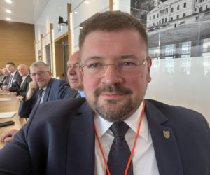 Poseł PiS wylewa żale nad sejmową wypłatą: Na pasku miałem niecałe 7 tysięcy