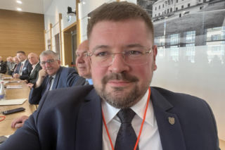 Poseł PiS wylewa żale nad sejmową wypłatą: Na pasku miałem nieco ponad 7 tysięcy