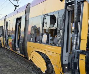 Zderzenie ciężarówki z tramwajem i potrącenie na torowisku; utrudnienia w kursowaniu tramwajów