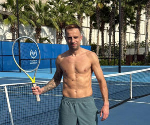 37-letni Kamil Grosicki z odsłoniętym torsem wygląda jak Adonis. Wielu piłkarzy z Ekstraklasy może mu pozazdrościć