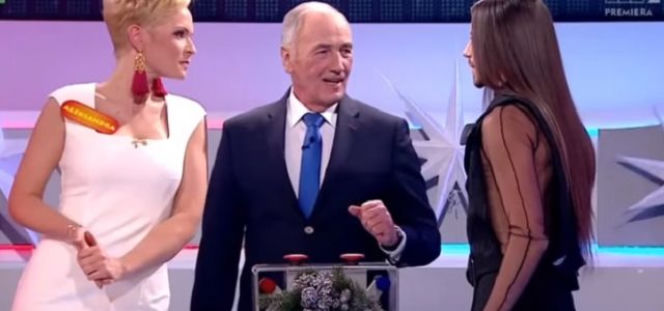 Familiada - Czym można dodać twarzy koloru? Michał Szpak nie zna się na kosmetykach? 