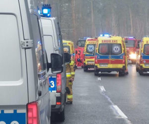 Kraksa dwóch osobówek na drodze krajowej. Trzy ofiary śmiertelne