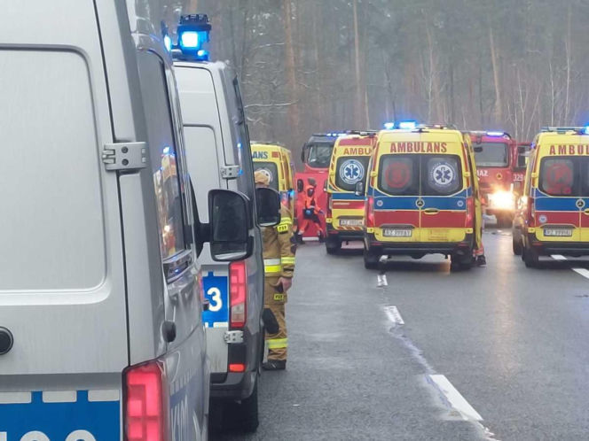 Kraksa dwóch osobówek na drodze krajowej. Trzy ofiary śmiertelne