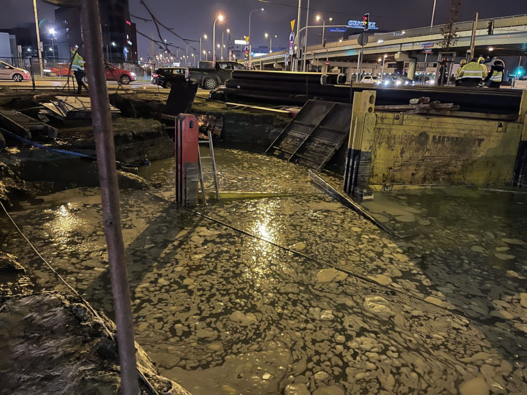 Poważna awaria w Warszawie, mieszkańcy odcięci od wody