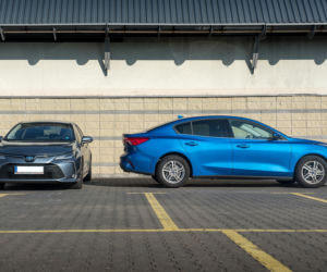 Ford Focus Sedan 1.0 EcoBoost 125 KM 6MT vs. Toyota Corolla Sedan 1.8 Hybrid 122 KM CVT
