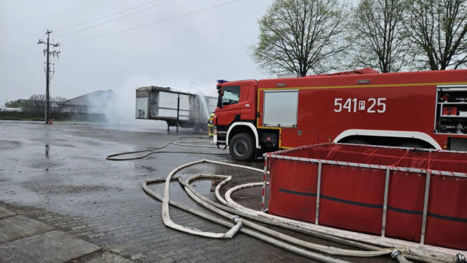 Gigantyczny pożar w Wielkopolsce! Płonie magazyn energii, ewakuowano 65 osób