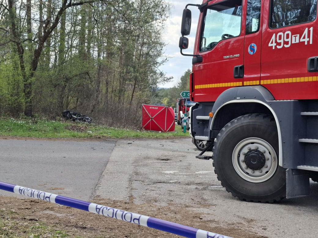 Tragedia na DK 42 Starachowice - Rudnik.  W wypadku zginął motocyklista