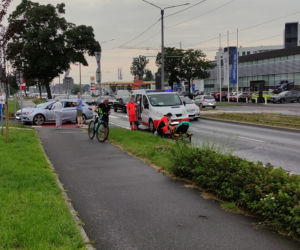 Potrącenie rowerzysty w Toruniu. Cyklista trafił do szpitala