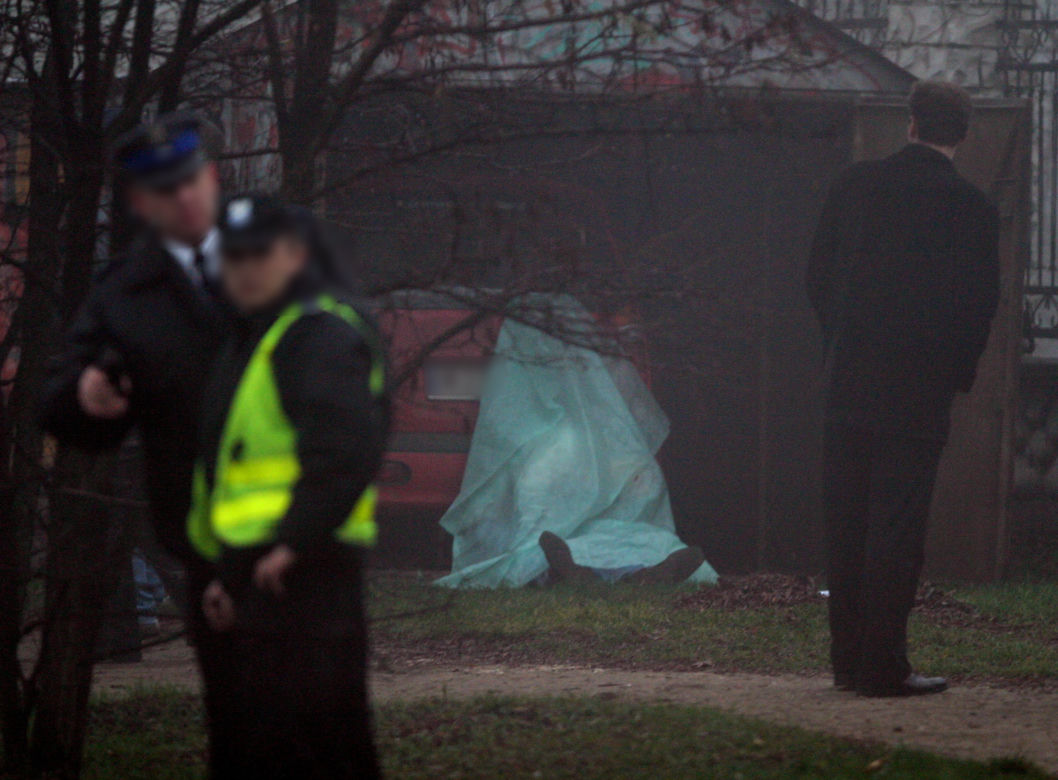 Warszawa. Strzelił 2-latce w głowę, potem zabił jej matkę. Okrutny mord na Bródnie