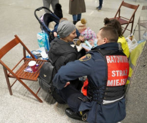 Wojna na Ukrainie. Strażnicy miejscy również pomagają uchodźcom!