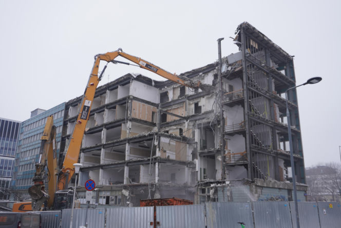 Rozbiórka słynnego budynku UW na Mokotowie