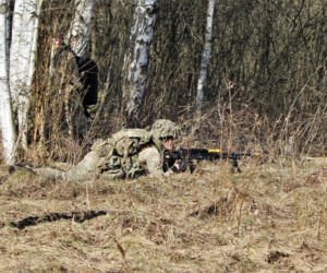 Brytyjscy żołnierze, ćwiczenia na poligonie
