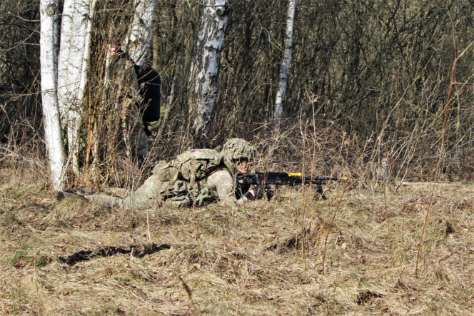 Brytyjscy żołnierze, ćwiczenia na poligonie