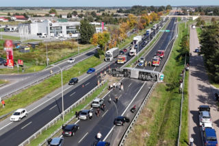 Ciężarówka przewróciła się na S8