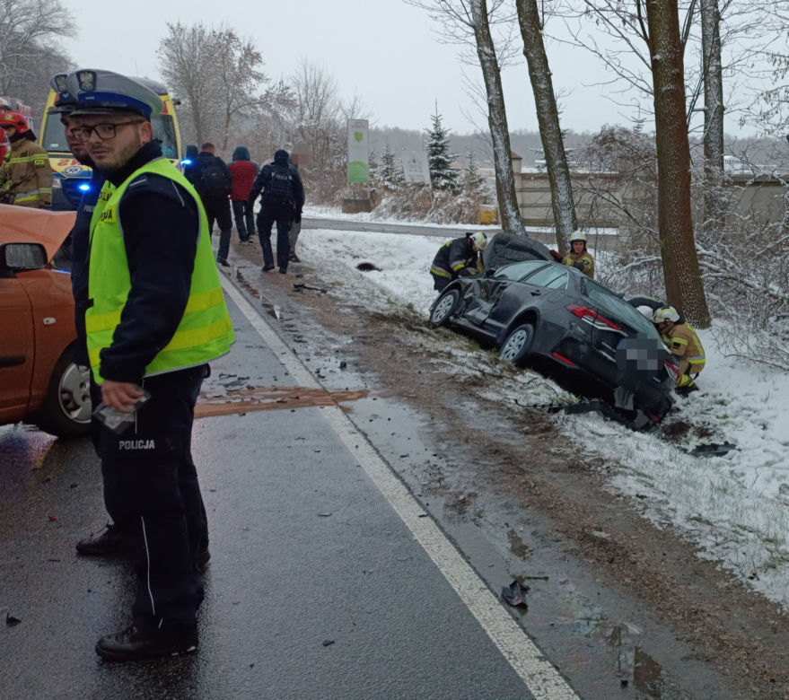  Kraksa trzech aut pod Siedlcami, dwie osoby poważnie ranne
