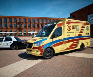 Stig z Top Gear podjechał pod łódzką Manufakturę... karetką. To pierwszy taki ambulans w Polsce!
