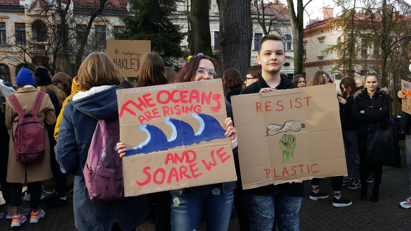 Nowy Sącz: Młodzi mają DOŚĆ i wyszli na ulice. Skierowali żądania do polityków