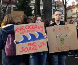 Nowy Sącz: Młodzi mają DOŚĆ i wyszli na ulice. Skierowali żądania do polityków