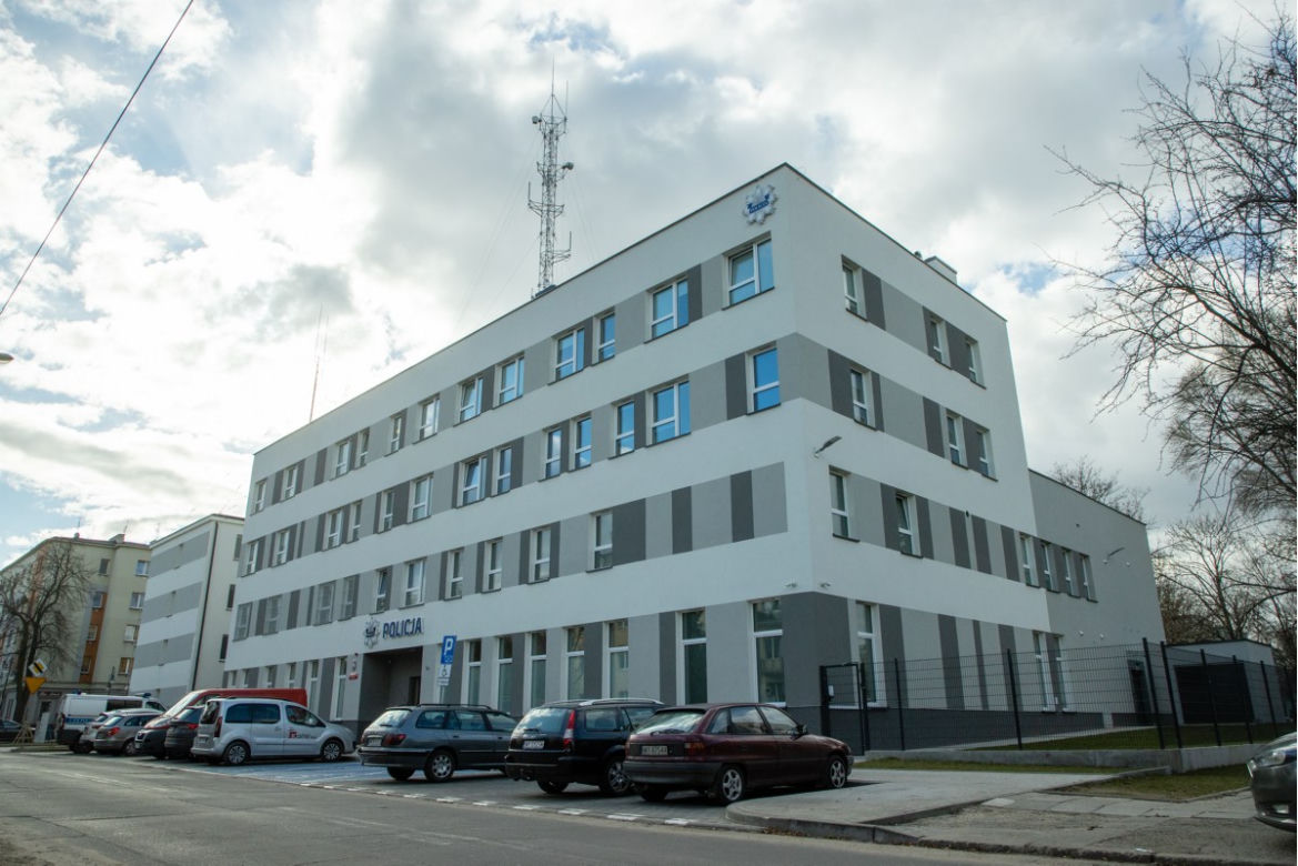 SKANDALICZNA INTERWENCJA POLICJANTÓW Z PRUSZKOWA! DZIECKO POSIKAŁO SIĘ W MAJTKI 