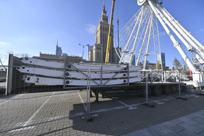 Dziwny obiekt w centrum Warszawy. Co tu powstaje? Stolica już stroi się na Boże Narodzenie!