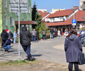 Gigantyczne kolejki do testów na koronawirusa w Warszawie. System tego nie wytrzyma?