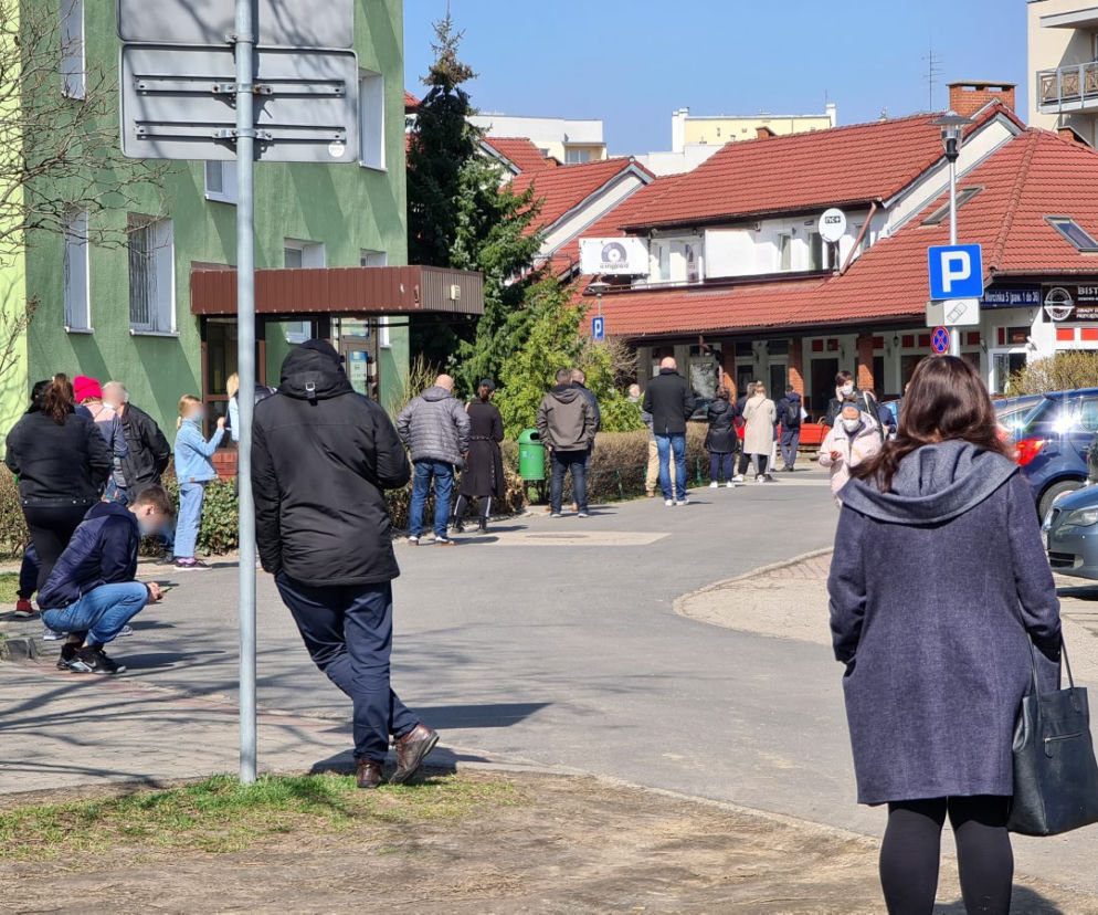 Gigantyczne kolejki do testów na koronawirusa w Warszawie. System tego nie wytrzyma?