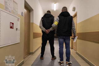 Funkcjonariusze z KPP Sokołów Podlaski zatrzymali na gorącym uczynku dwóch mężczyzn pracujących w dziupli samochodowej