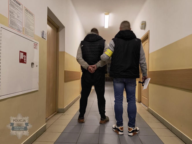 Funkcjonariusze z KPP Sokołów Podlaski zatrzymali na gorącym uczynku dwóch mężczyzn pracujących w dziupli samochodowej