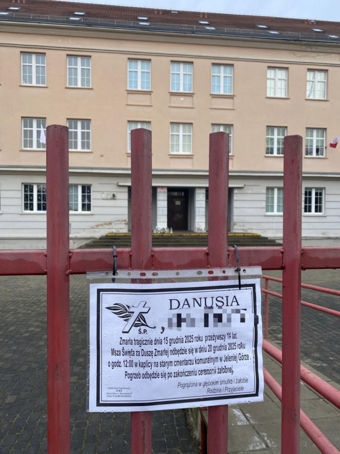 Jelenia Góra: Pogrzeb 11-letniej Danusi. Całe miasto pogrążone w smutku