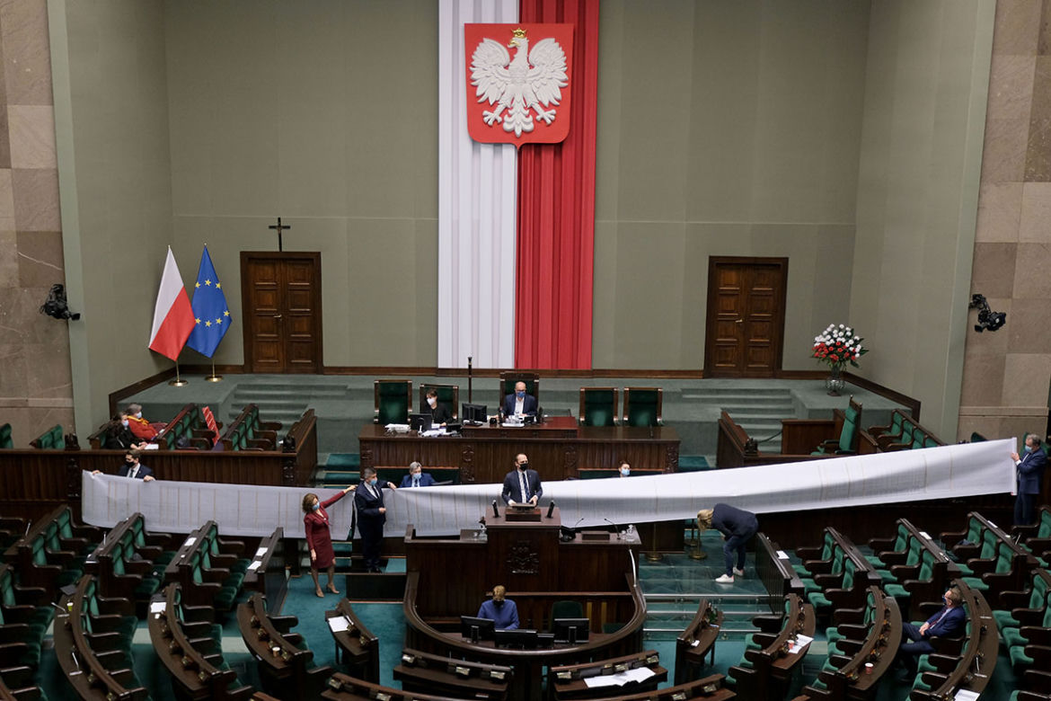 Wybrańcy narodu nie mogą narzekać na nadmiar roboty