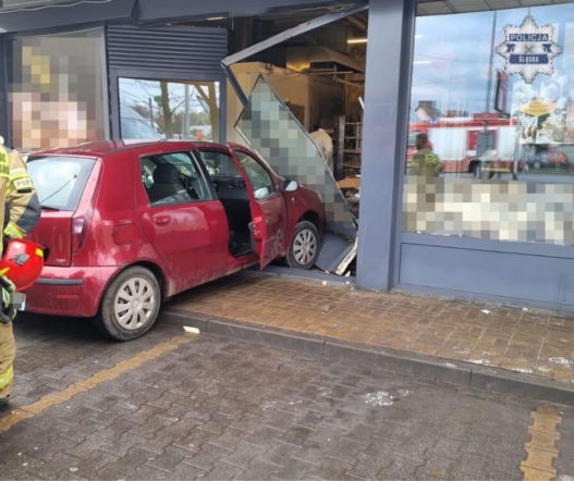 Senior wjechał do cukierni po pączki autem... dosłownie. 87-latek zaskoczył Bytom w Tłusty Czwartek