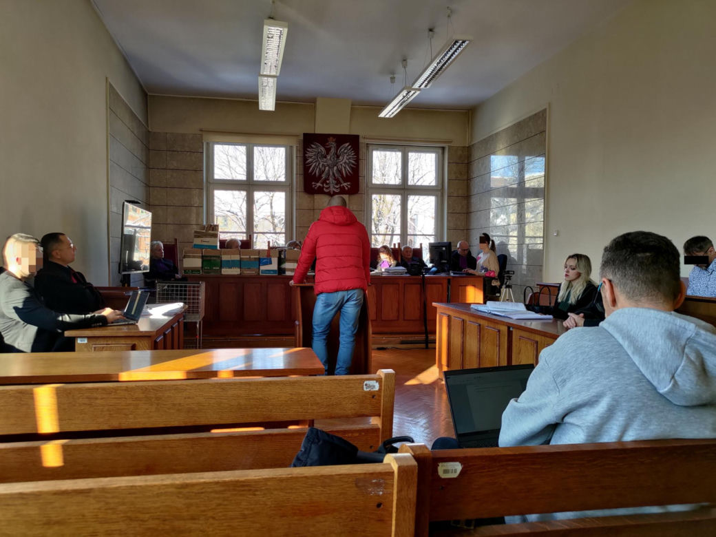 Oskarżony o zabójstwo Dariusz N. odpowiada z wolnej stopy