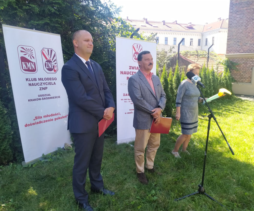 Małopolski Związek Nauczycielstwa Polskiego: rozpoczęcie roku szkolnego teraz to błąd