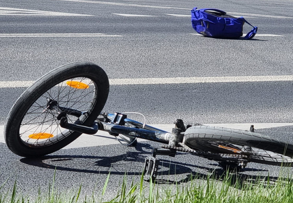 Kierowca bez uprawnień potrącił 13-letniego rowerzystę. Chłopiec też nie był bez winy 