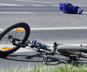 Kierowca bez uprawnień potrącił 13-letniego rowerzystę. Chłopiec też nie był bez winy 