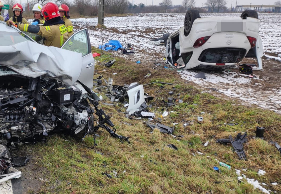 Koszmarny wypadek pod Wągrowcem! Kobieta nie żyje, inni poszkodowani w bardzo ciężkim stanie [ZDJĘCIA].