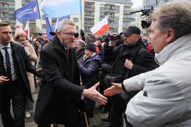 Grzegorz Braun po rozprawie